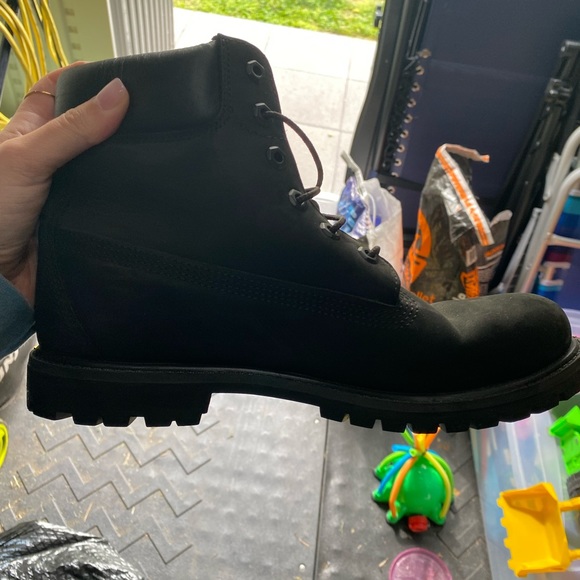 USED black timberland boots